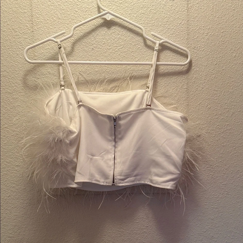 Gianni Bini Women’s White Feathered Crop Top - Picture 2 of 4